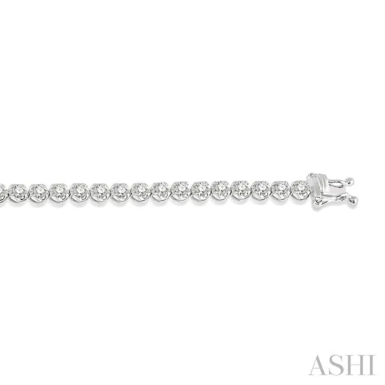 2 Ctw Round Cut Diamond Illusion Bracelet in 14K White Gold