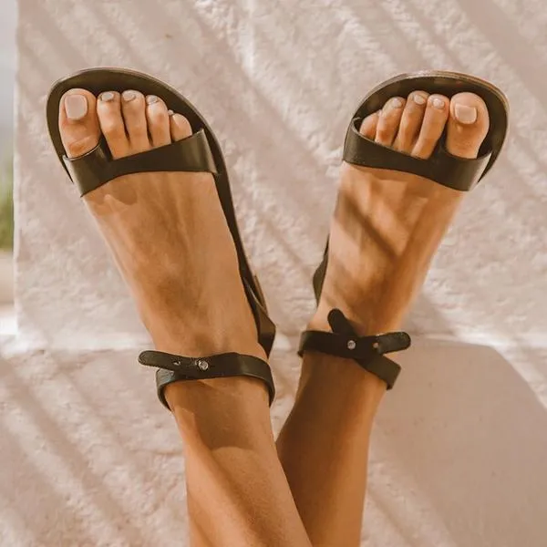 Ankle strap ring toe sandals