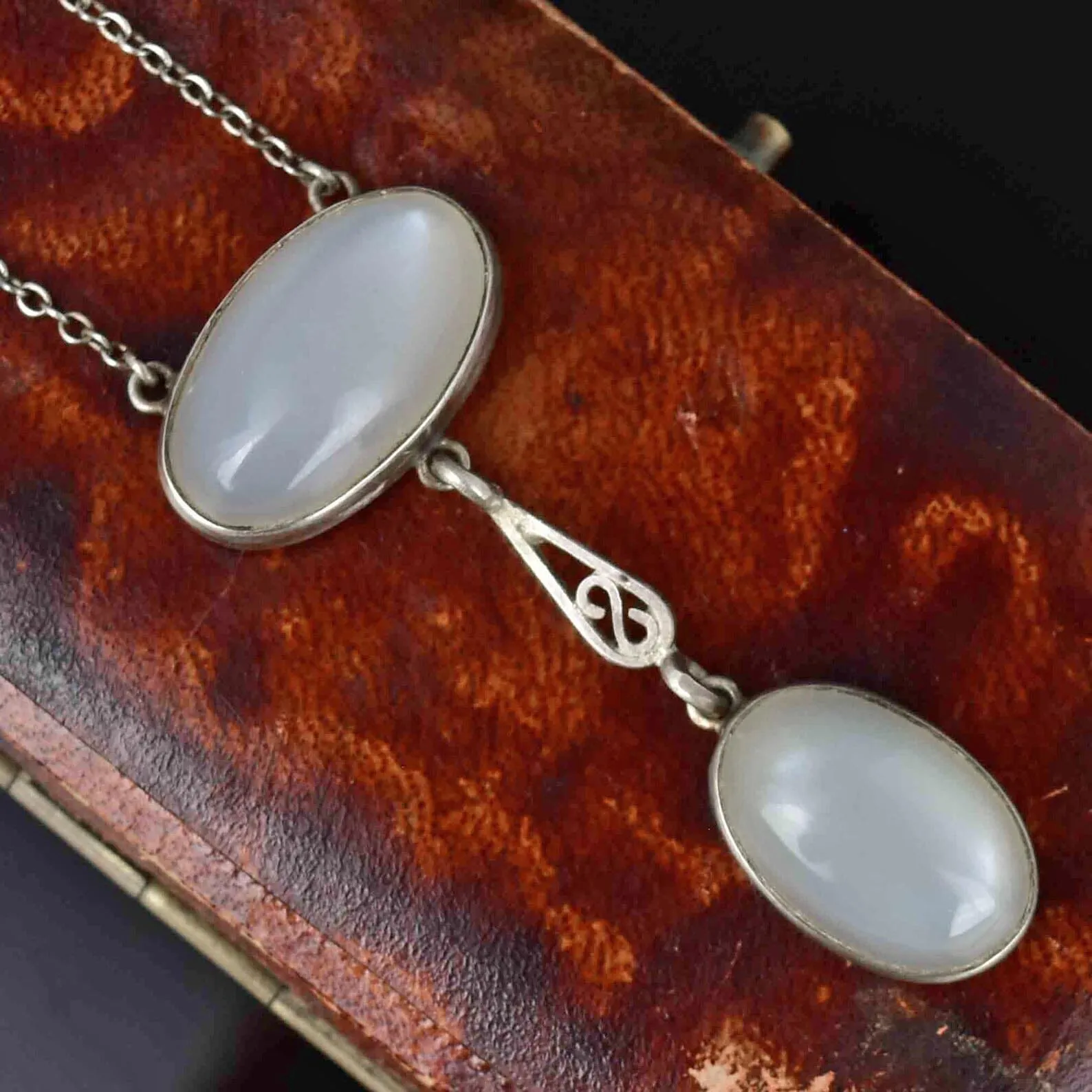 Art Deco Silver Moonstone Cabochon Pendant Necklace