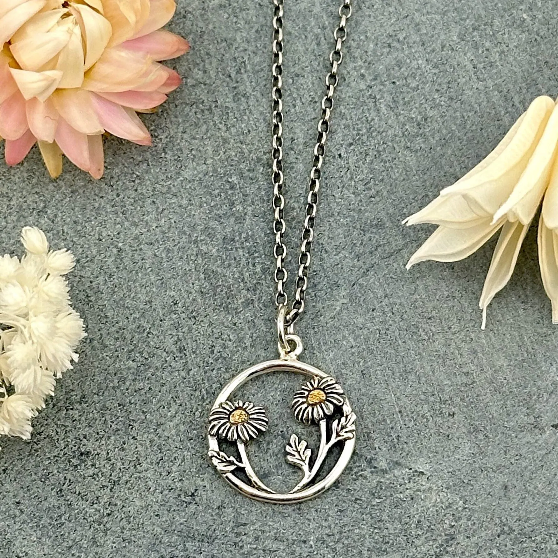 Daisy Frame Necklace