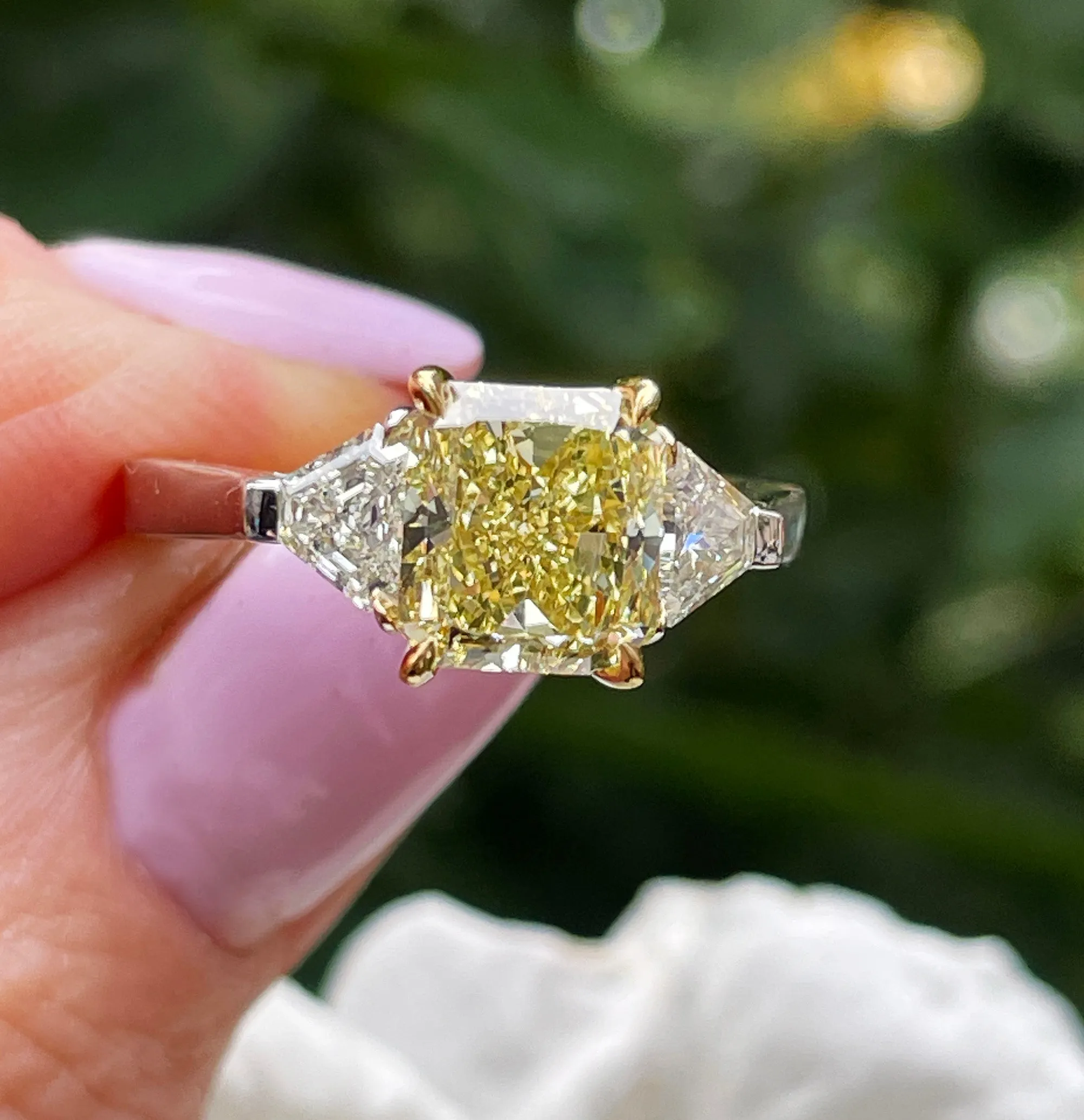 Estate GIA 2.66ct Natural Fancy Yellow RADIANT 3 Stone Diamond Engagement Platinum Ring