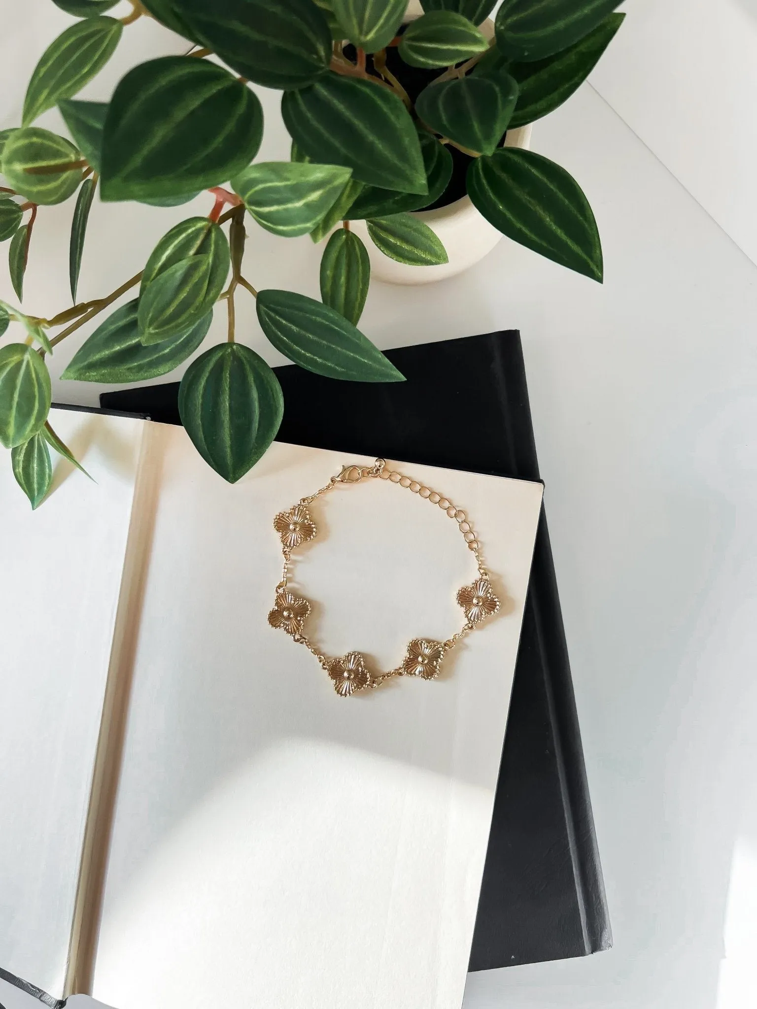 Gold Clover Chain Link Bracelet