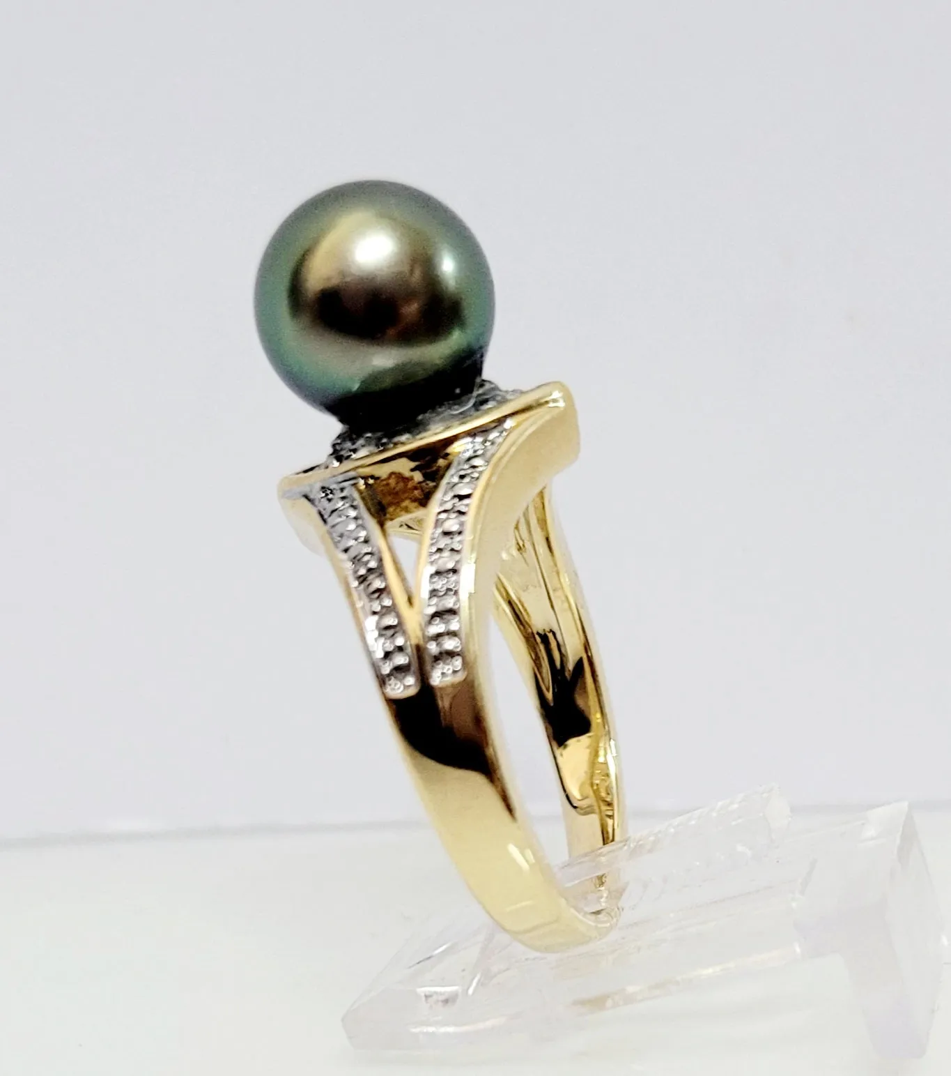 Gorgeous Kiara -Authentic Tahitian Smooth Round Pearl Ring