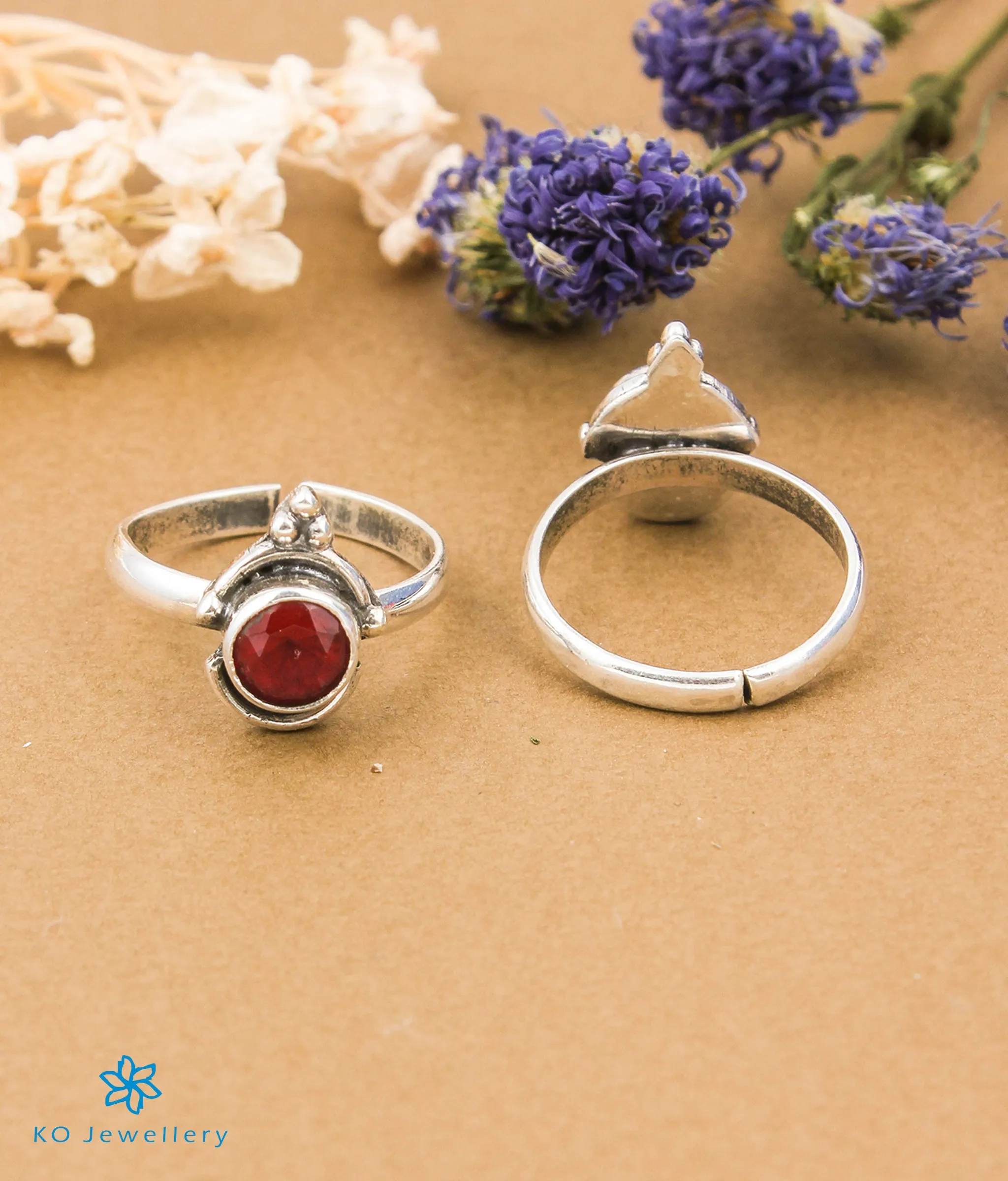 The Sakshi Silver Toe-Rings (Red)