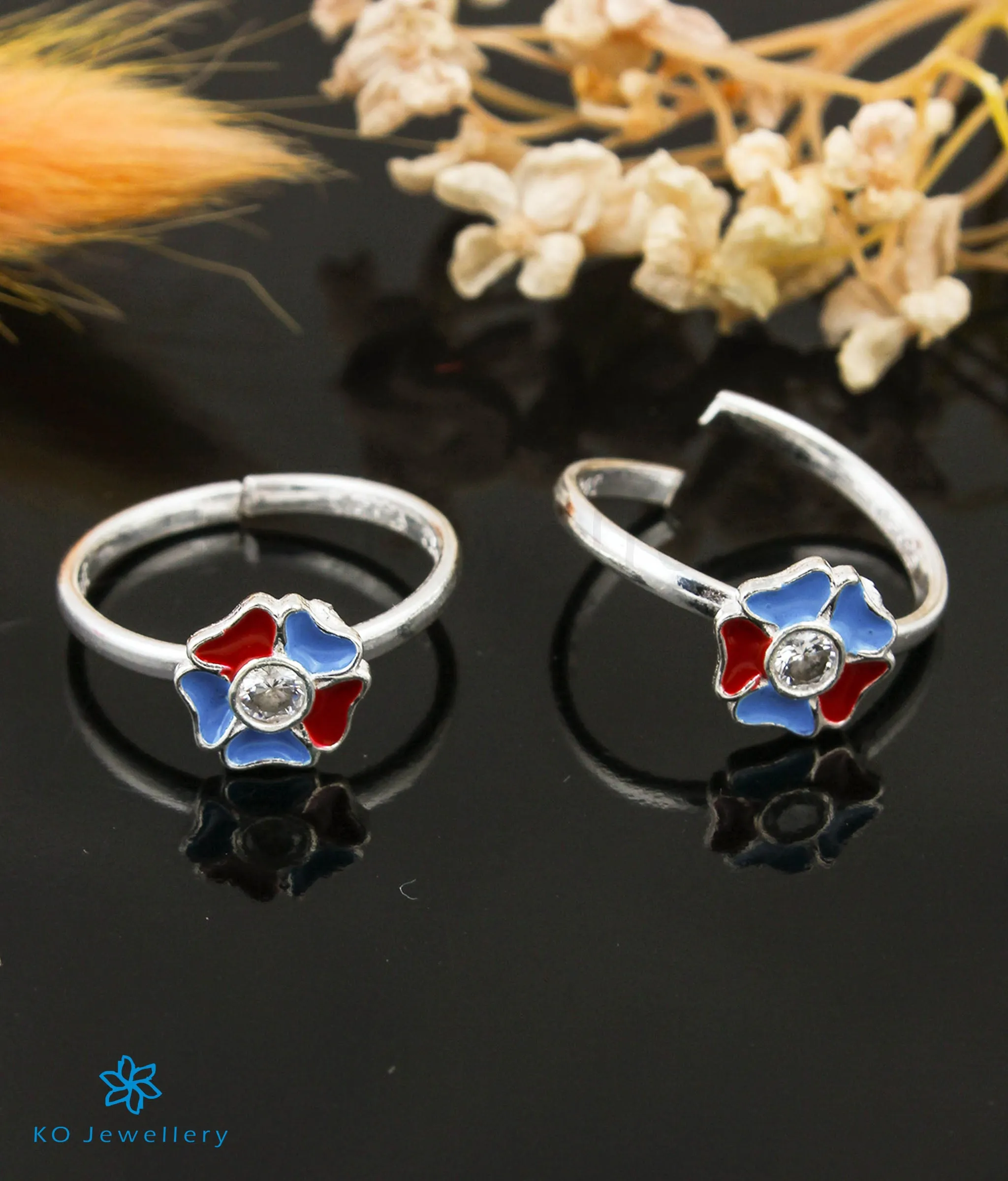 The Saumanasa Silver Toe-Rings (Blue)